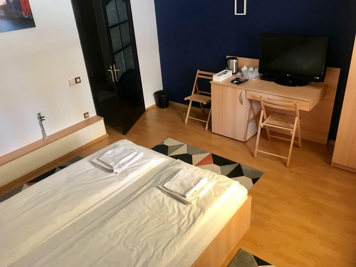 Cristi'S Rooms - Pensiune Oradea Exteriér fotografie