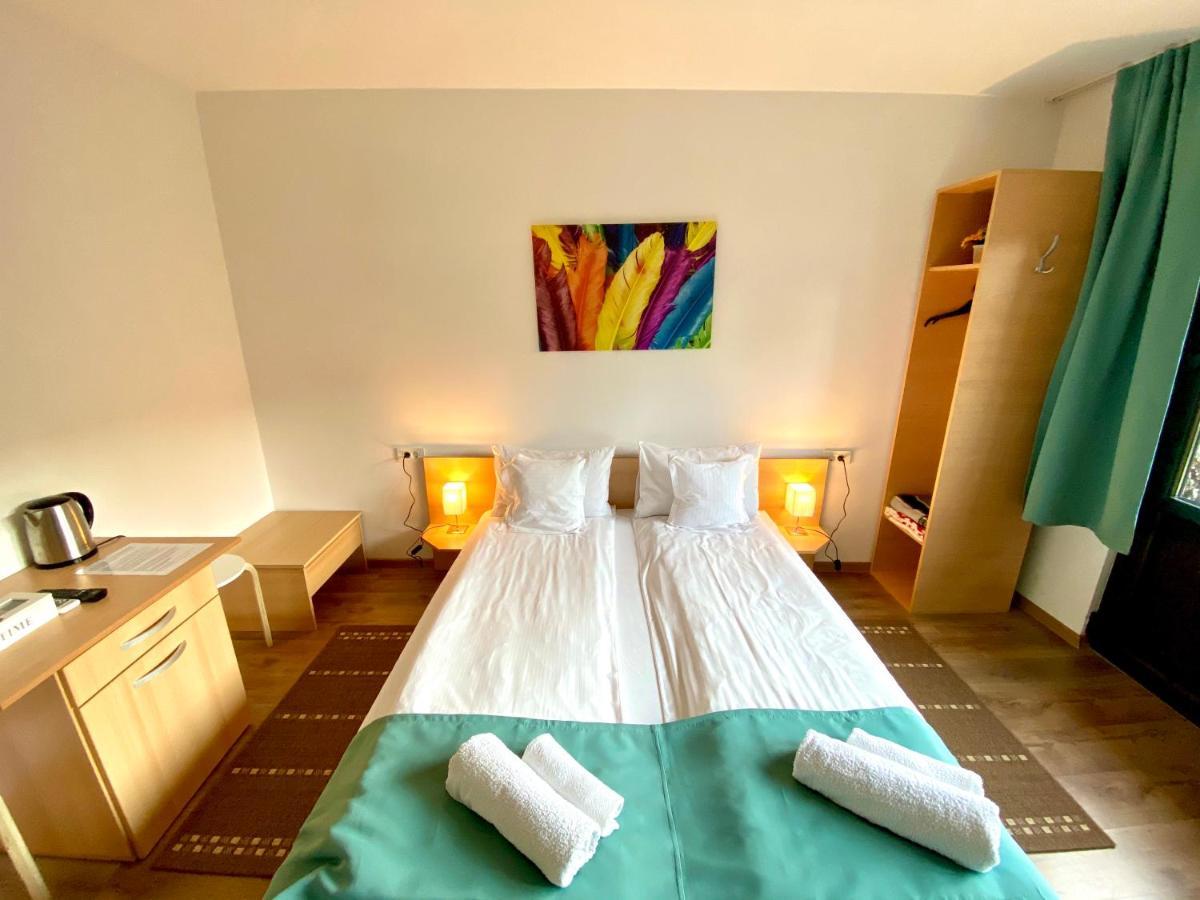 Cristi'S Rooms - Pensiune Oradea Exteriér fotografie