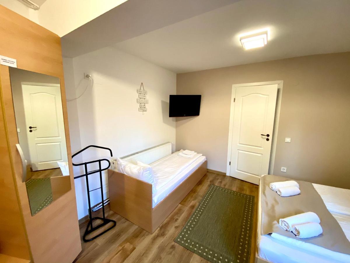 Cristi'S Rooms - Pensiune Oradea Exteriér fotografie