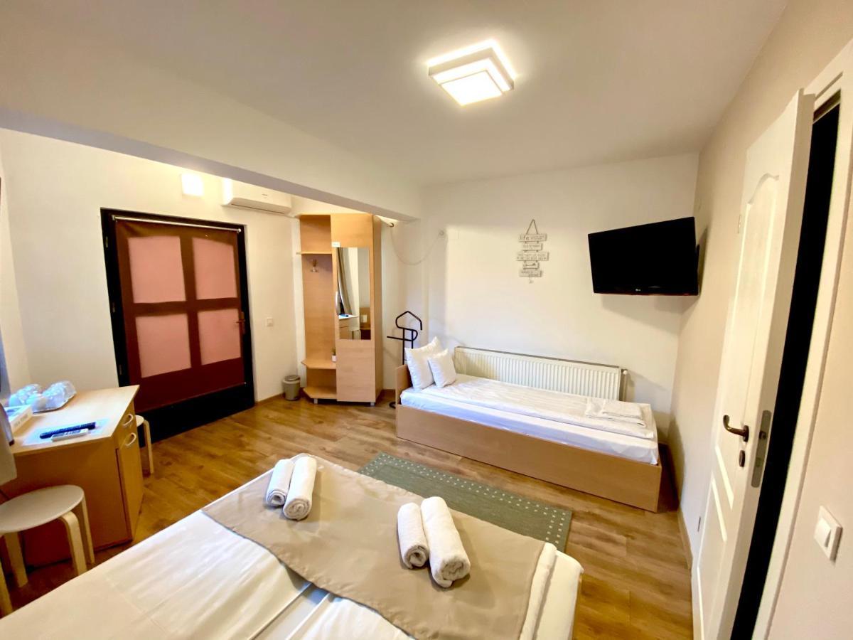 Cristi'S Rooms - Pensiune Oradea Exteriér fotografie